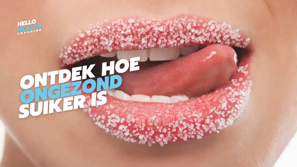 Een vrouw likt suiker van haar lippen.